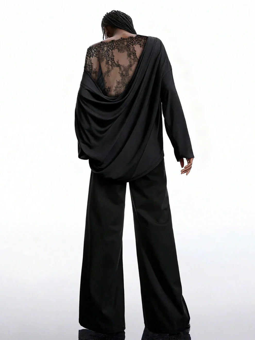 NOIRÉ LACE BACK TOP